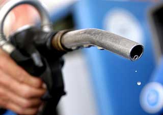 Укрепление гривни приостановило рост цен на нефтепродукты